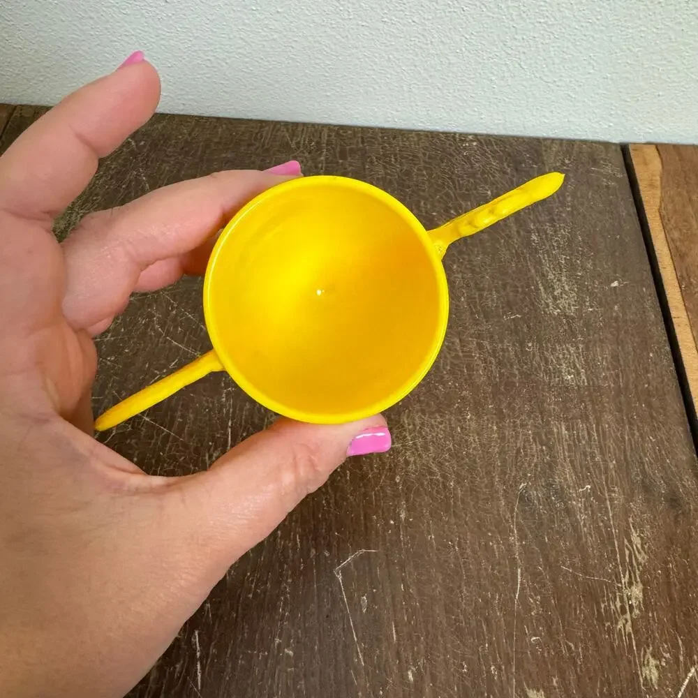 Vintage Plastic Yellow Chicken Egg Cup‎